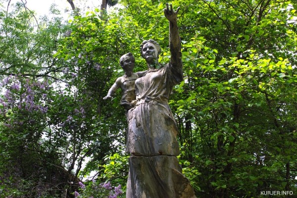 Еще одну скульптуру из усадьбы XIX века перевезли в Ляховичи