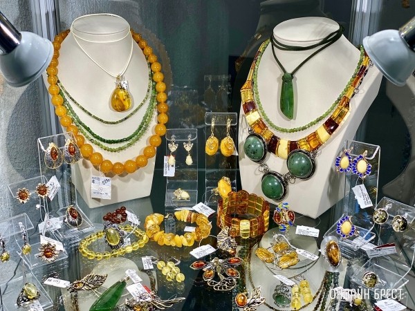 Экспозиция, которая вас удивит! Большой фоторепортаж с выставки «В мире самоцветов» в Бресте, посвященной эксклюзивным украшениям