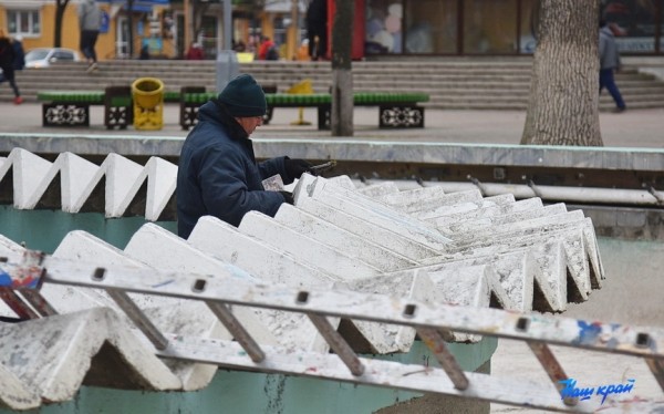 Фотофакт. Какого цвета будет фонтан в центре Барановичей после обновления Фотофакт. Какого цвета будет фонтан в центре Барановичей после обновления
