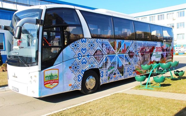 Фотофакт. В Барановичах красиво оформили автобусы к Году исторической памяти