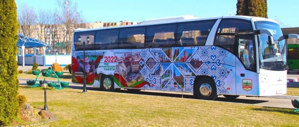 Фотофакт. В Барановичах красиво оформили автобусы к Году исторической памяти