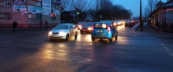 Массовый исход на авторынке. Будут ли продаваться в Беларуси новые машины?