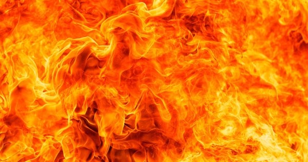 На 85-летнем пенсионере загорелась одежда, когда он тушил траву под Барановичами