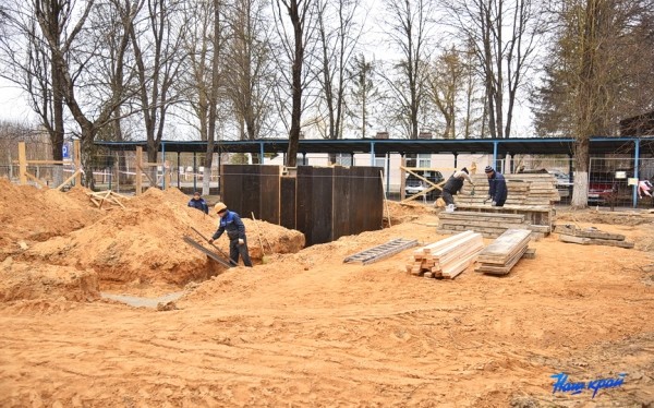 На территории барановичской больницы № 2 идет важная стройка На территории барановичской больницы № 2 идет важная стройка