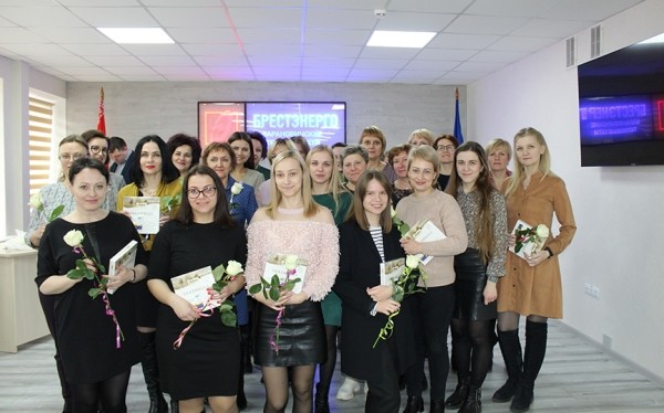 Поздравление сотрудниц в канун 8 Марта в Барановичских тепловых сетях Поздравление сотрудниц в канун 8 Марта в Барановичских тепловых сетях