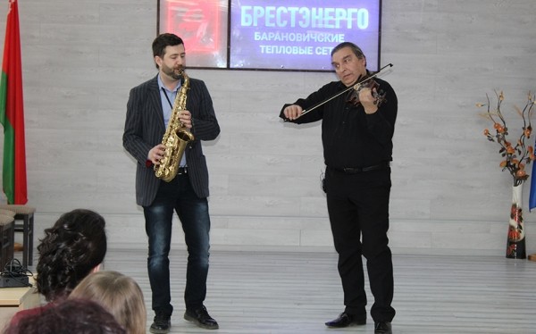 Поздравление сотрудниц в канун 8 Марта в Барановичских тепловых сетях Поздравление сотрудниц в канун 8 Марта в Барановичских тепловых сетях