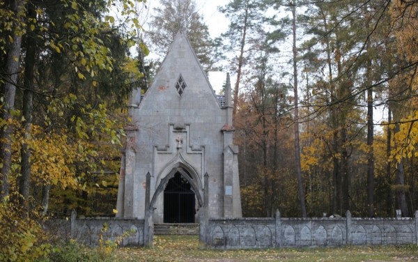 Путешествие одного дня: Очаровательная часовня и загадочная усадьба – что посмотреть и чему удивиться в Грушевке Путешествие одного дня: Очаровательная часовня и загадочная усадьба – что посмотреть и чему удивиться в Грушевке