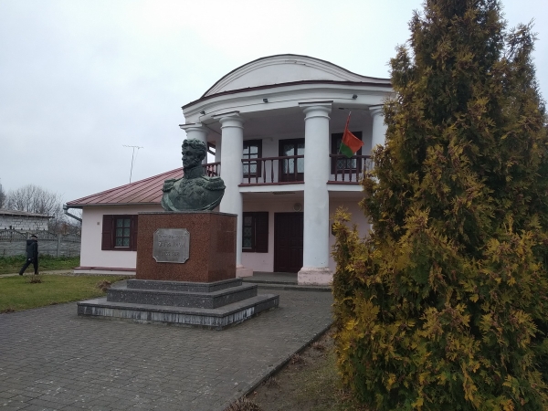 Путешествие одного дня: Шведская гора и единственный в стране памятник волку – что посмотреть и чему удивиться в Волковыске