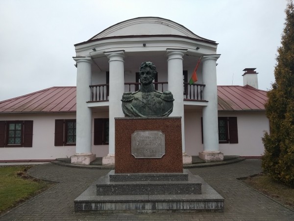 Путешествие одного дня: Шведская гора и единственный в стране памятник волку – что посмотреть и чему удивиться в Волковыске