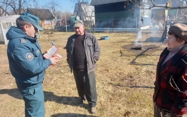 Рейд по предупреждению весенних палов травы провели спасатели в Барановичском районе Рейд по предупреждению весенних палов травы провели спасатели в Барановичском районе