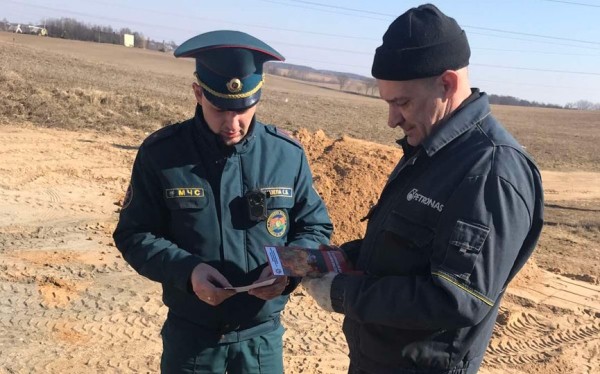 Рейд по предупреждению весенних палов травы провели спасатели в Барановичском районе Рейд по предупреждению весенних палов травы провели спасатели в Барановичском районе