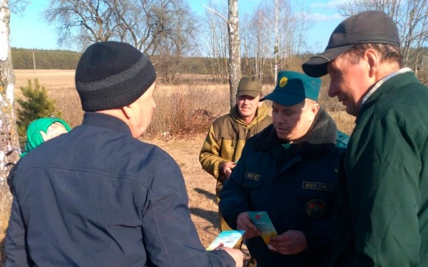 Рейд по предупреждению весенних палов травы провели спасатели в Барановичском районе Рейд по предупреждению весенних палов травы провели спасатели в Барановичском районе