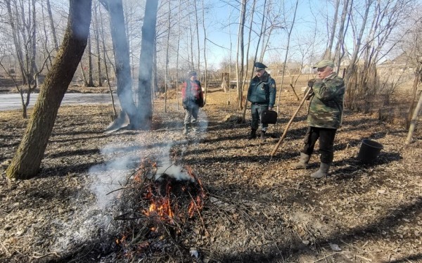 Рейд по предупреждению весенних палов травы провели спасатели в Барановичском районе Рейд по предупреждению весенних палов травы провели спасатели в Барановичском районе