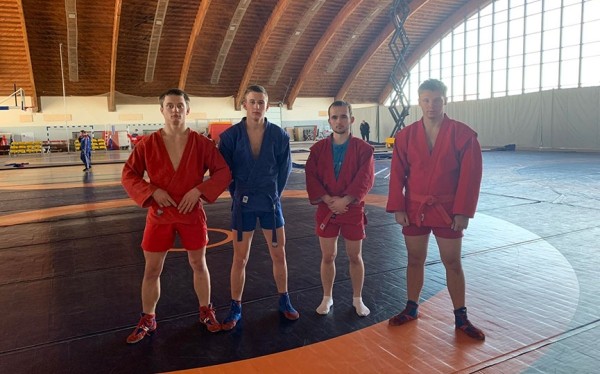 Шесть медалей самбистов Шесть медалей самбистов