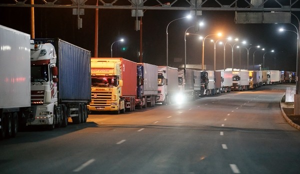 СК: У дальнобойщиков из Беларуси в Украине забрали пять тягачей с грузом