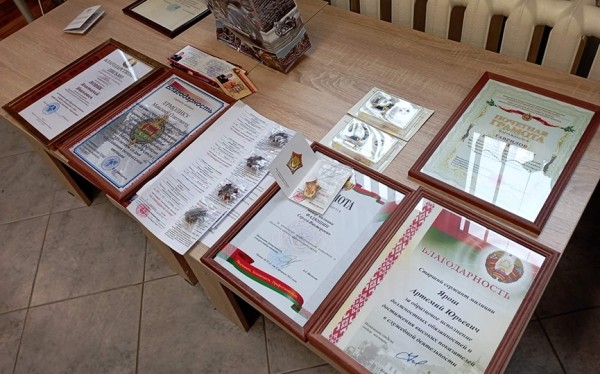 Сотрудников Барановичского отдела Департамента охраны поздравили с Днем милиции Сотрудников Барановичского отдела Департамента охраны поздравили с Днем милиции