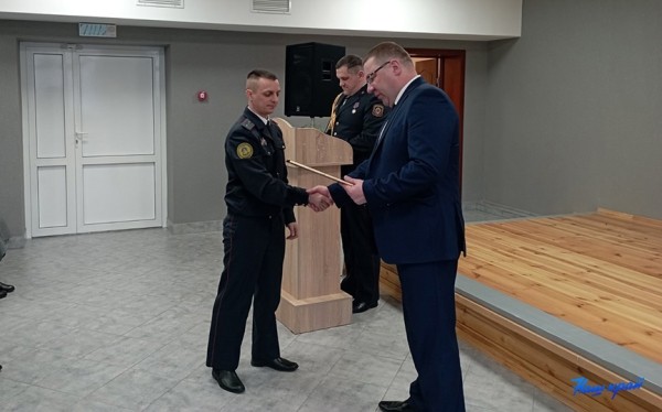 Сотрудников Барановичского отдела Департамента охраны поздравили с Днем милиции Сотрудников Барановичского отдела Департамента охраны поздравили с Днем милиции