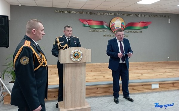 Сотрудников Барановичского отдела Департамента охраны поздравили с Днем милиции Сотрудников Барановичского отдела Департамента охраны поздравили с Днем милиции