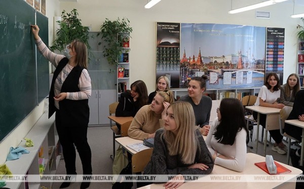 В Беларуси более 300 тыс. женщин работают в системе образования В Беларуси более 300 тыс. женщин работают в системе образования