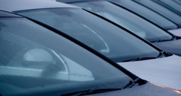 Директор сети ресторанов продавал лобовое стекло, а в итоге лишился 50 000 рублей