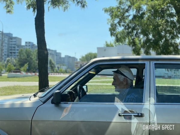 «Люди продают любимые кабриолеты и «харлеи». Что происходит с белорусским авторынком и что его ждёт «Люди продают любимые кабриолеты и «харлеи». Что происходит с белорусским авторынком и что его ждёт