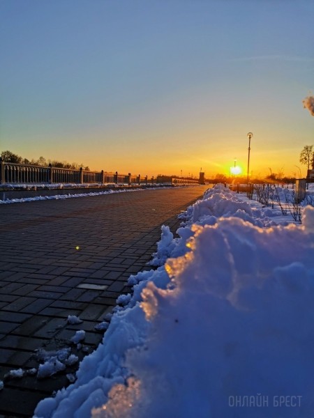 
                Читатель: Красиво! Набережная Бреста в апреле
            