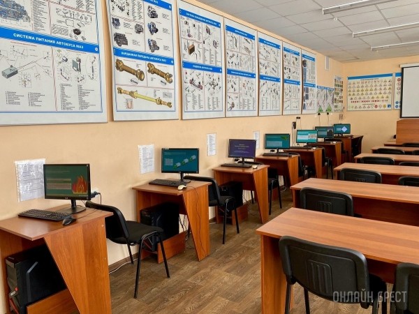 Учиться никогда не поздно! Водители-международники, водители опасных грузов, машинисты, газосварщики, слесари – эти и многие другие профессии на курсах в Учебном центре им. Д.М. Карбышева ДОСААФ в Бресте