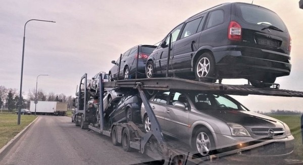 «Авто из США 5 месяцев стоит в порту мертвым грузом». А тут еще грузовикам запрещен выезд. Что дальше?