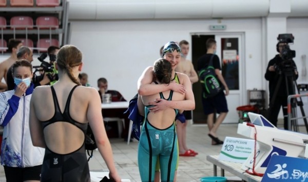 Открытый чемпионат Беларуси по плаванию стартовал в Бресте. Фоторепортаж