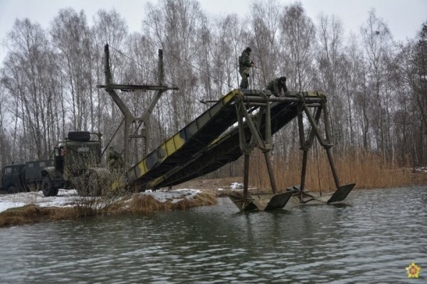 Инженерно-саперная рота проводит учения под Брестом