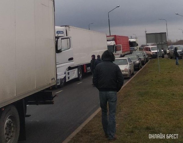 Фур в белорусских пунктах пропуска на выезд в ЕС почти нет Фур в белорусских пунктах пропуска на выезд в ЕС почти нет