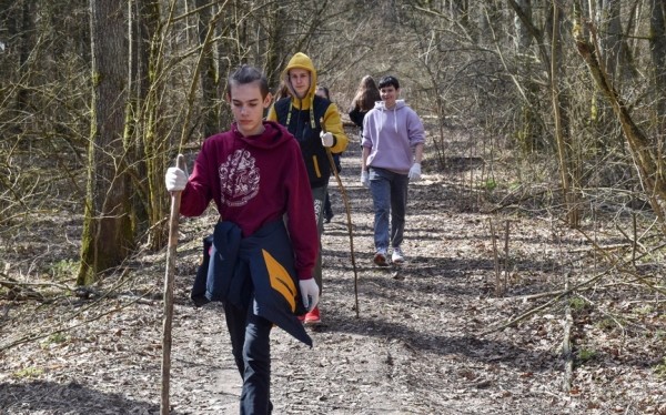 Члены детских и молодежных общественных организаций города приняли участие в республиканской акции  «Неделя леса – 2022»