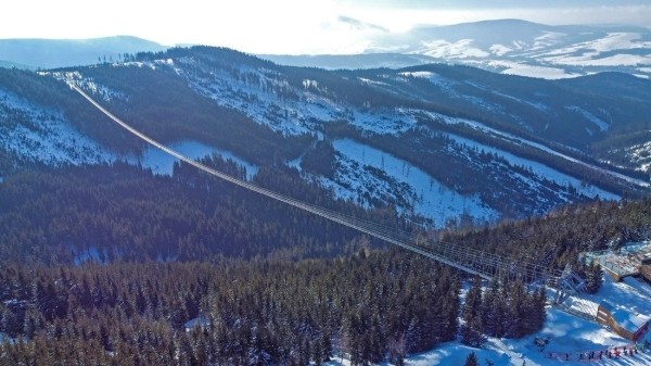 Самый длинный пешеходный мост в мире открывается в Чехии Самый длинный пешеходный мост в мире открывается в Чехии