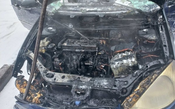 Фотофакт. Автомобиль загорелся в Барановичах