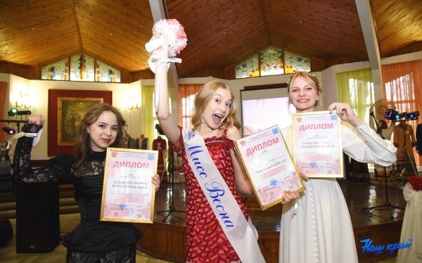 Фоторепортаж. «Мисс Весну» выбрали в Барановичском районе