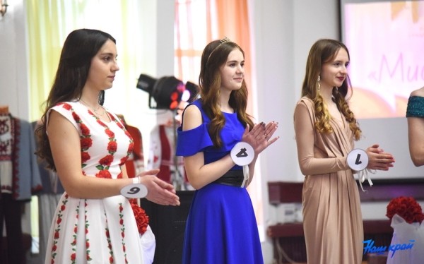 Фоторепортаж. «Мисс Весну» выбрали в Барановичском районе