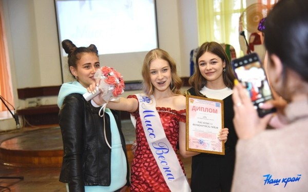 Фоторепортаж. «Мисс Весну» выбрали в Барановичском районе