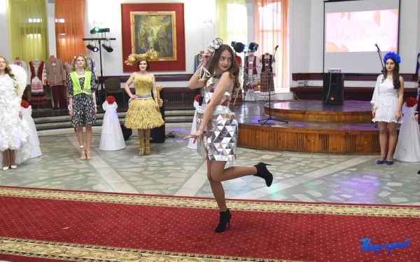 Фоторепортаж. «Мисс Весну» выбрали в Барановичском районе