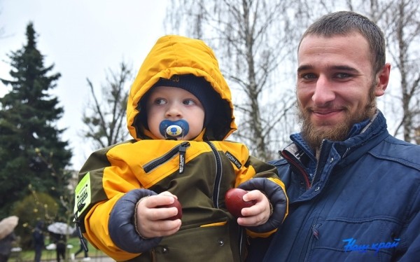 Фоторепортаж. Освящение пасхальных яиц и куличей в храмах Барановичей Фоторепортаж. Освящение пасхальных яиц и куличей в храмах Барановичей