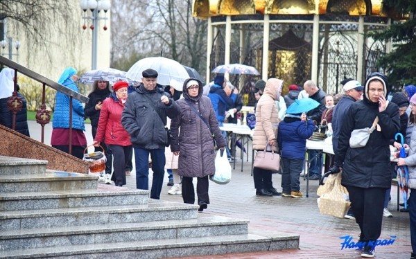 Фоторепортаж. Освящение пасхальных яиц и куличей в храмах Барановичей Фоторепортаж. Освящение пасхальных яиц и куличей в храмах Барановичей