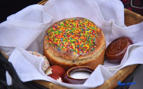 Фоторепортаж. Освящение пасхальных яиц и куличей в храмах Барановичей Фоторепортаж. Освящение пасхальных яиц и куличей в храмах Барановичей