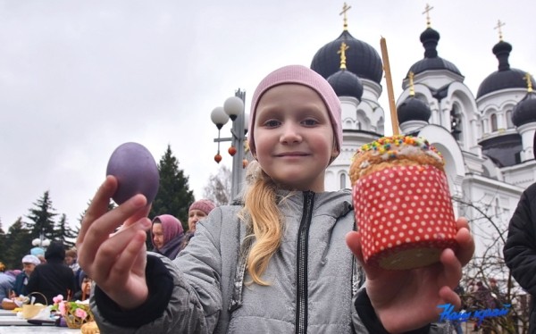 Фоторепортаж. Освящение пасхальных яиц и куличей в храмах Барановичей Фоторепортаж. Освящение пасхальных яиц и куличей в храмах Барановичей