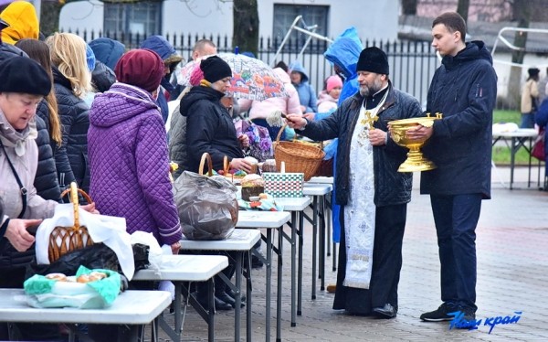 Фоторепортаж. Освящение пасхальных яиц и куличей в храмах Барановичей Фоторепортаж. Освящение пасхальных яиц и куличей в храмах Барановичей