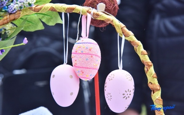 Фоторепортаж. Освящение пасхальных яиц и куличей в храмах Барановичей Фоторепортаж. Освящение пасхальных яиц и куличей в храмах Барановичей