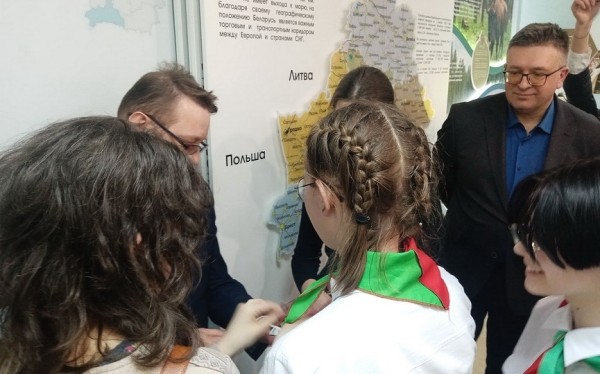 Имя дважды Героя Советского Союза С.И. Грицевца присвоено пионерской дружине самой большой школы Барановичей Имя дважды Героя Советского Союза С.И. Грицевца присвоено пионерской дружине самой большой школы Барановичей