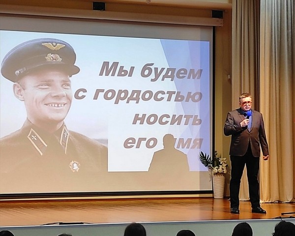 Имя дважды Героя Советского Союза С.И. Грицевца присвоено пионерской дружине самой большой школы Барановичей Имя дважды Героя Советского Союза С.И. Грицевца присвоено пионерской дружине самой большой школы Барановичей