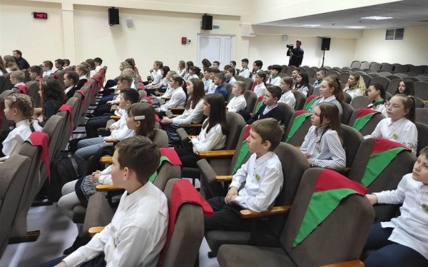 Имя дважды Героя Советского Союза С.И. Грицевца присвоено пионерской дружине самой большой школы Барановичей Имя дважды Героя Советского Союза С.И. Грицевца присвоено пионерской дружине самой большой школы Барановичей