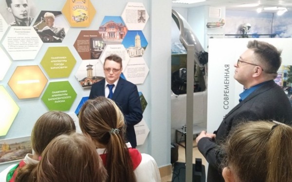 Имя дважды Героя Советского Союза С.И. Грицевца присвоено пионерской дружине самой большой школы Барановичей Имя дважды Героя Советского Союза С.И. Грицевца присвоено пионерской дружине самой большой школы Барановичей