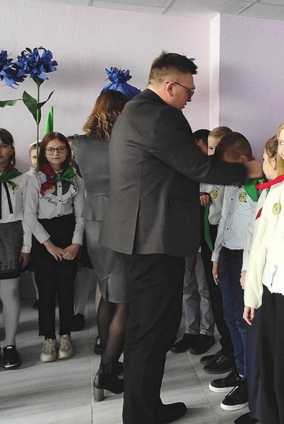 Имя дважды Героя Советского Союза С.И. Грицевца присвоено пионерской дружине самой большой школы Барановичей Имя дважды Героя Советского Союза С.И. Грицевца присвоено пионерской дружине самой большой школы Барановичей