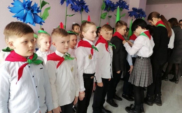 Имя дважды Героя Советского Союза С.И. Грицевца присвоено пионерской дружине самой большой школы Барановичей Имя дважды Героя Советского Союза С.И. Грицевца присвоено пионерской дружине самой большой школы Барановичей